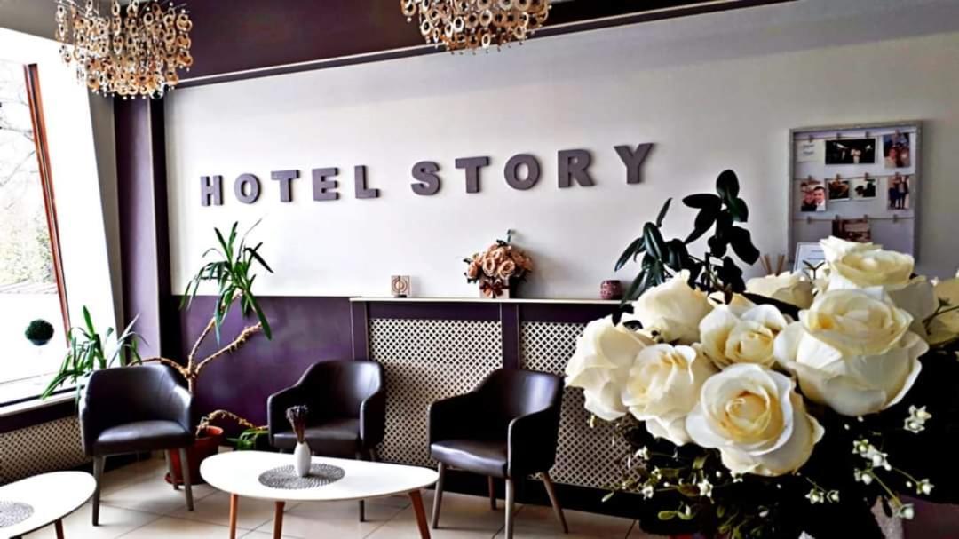 Hotel Story Târgu Jiu Buitenkant foto