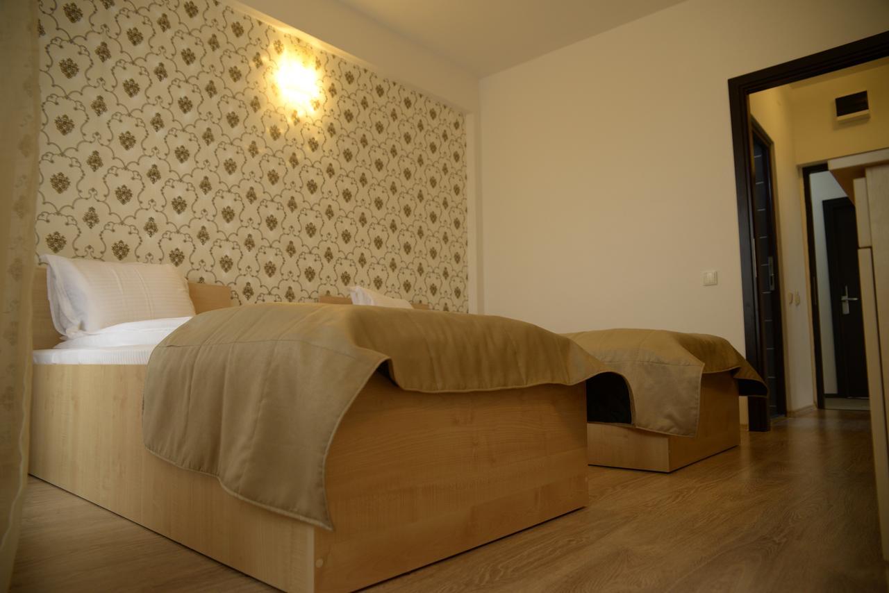 Hotel Story Târgu Jiu Buitenkant foto