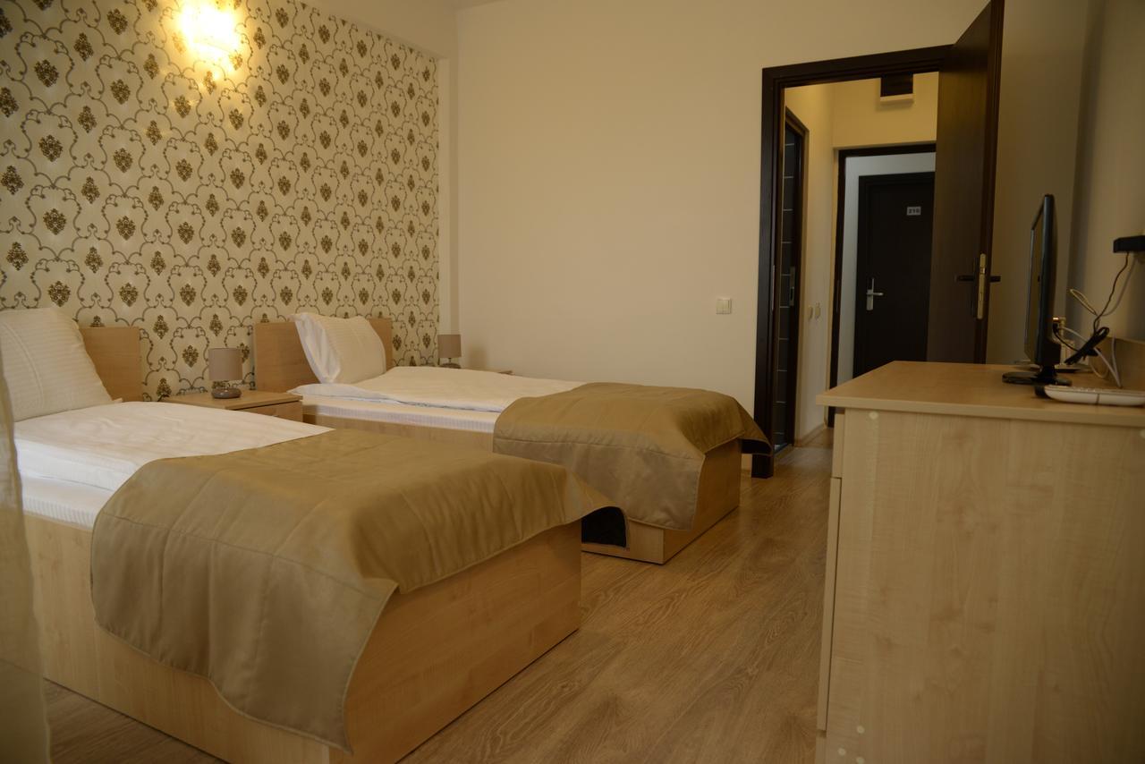 Hotel Story Târgu Jiu Buitenkant foto