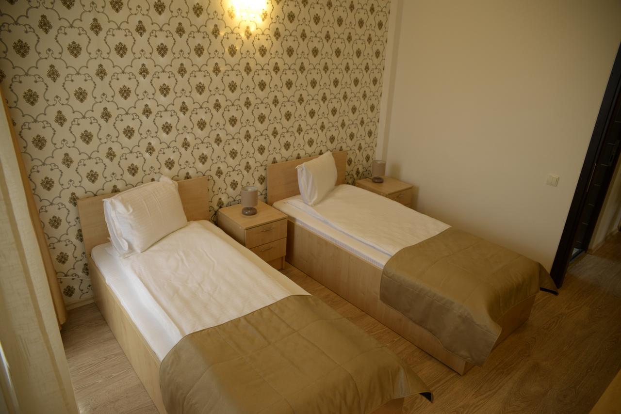 Hotel Story Târgu Jiu Buitenkant foto