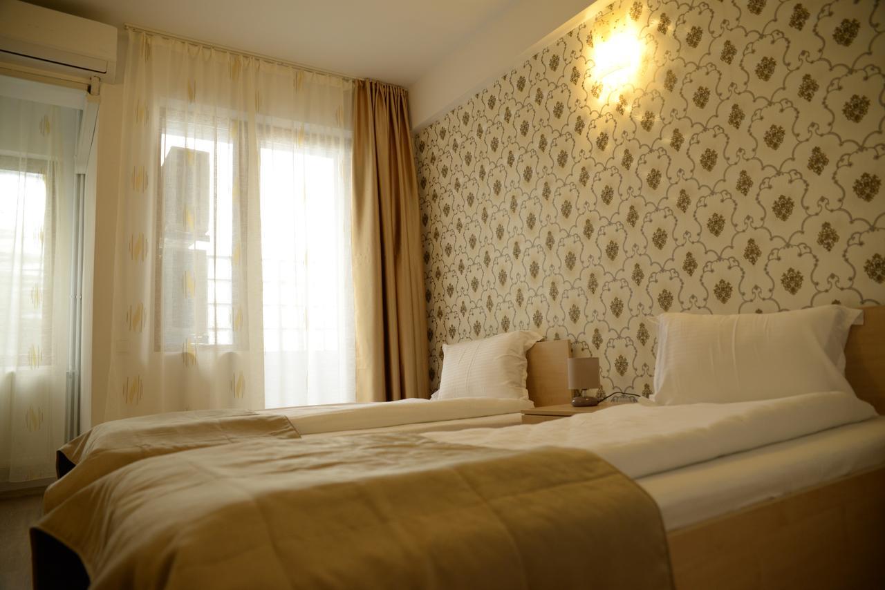 Hotel Story Târgu Jiu Buitenkant foto