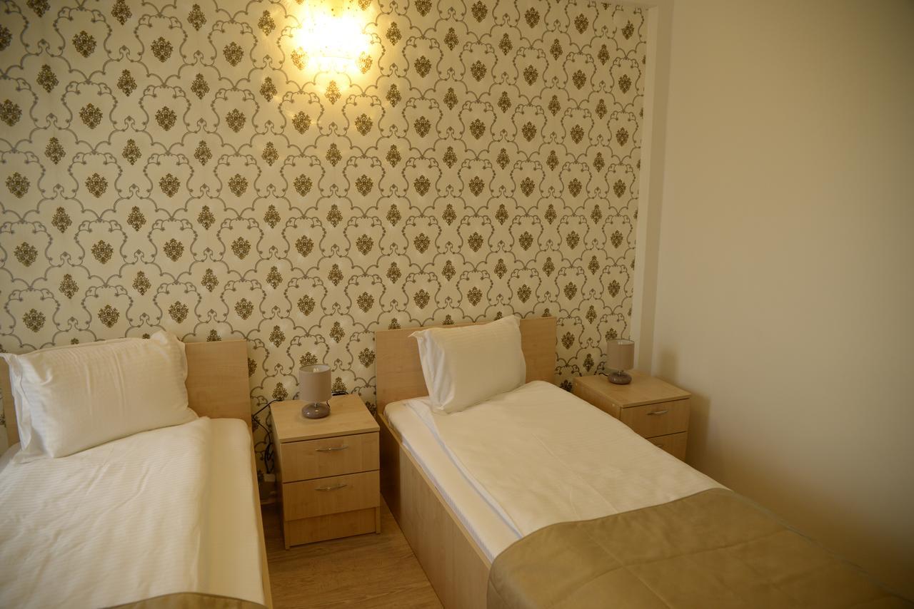 Hotel Story Târgu Jiu Buitenkant foto